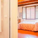 Apartament Piazza Grande - Italian Homing Bolonia