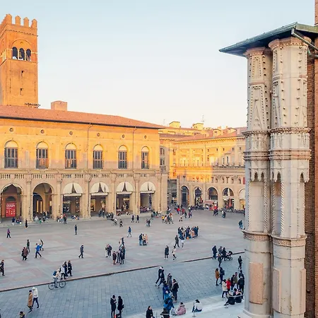 Piazza Grande - Italian Homing Bologna